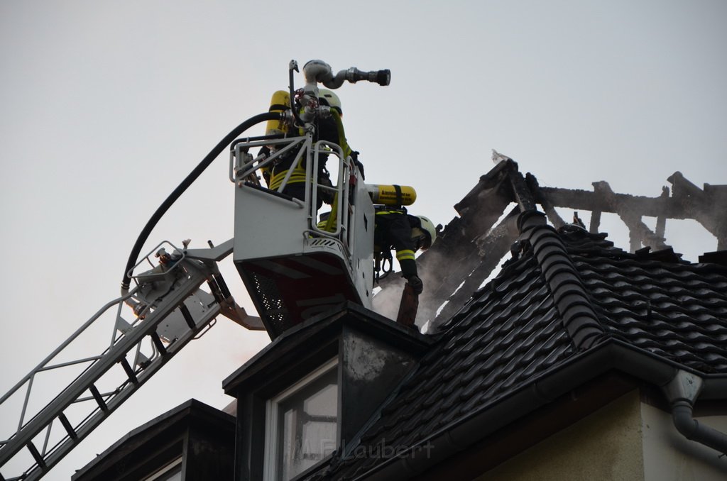 Feuer 3 Dachstuhl Koeln Buchforst Kalk Muelheimerstr P149.JPG